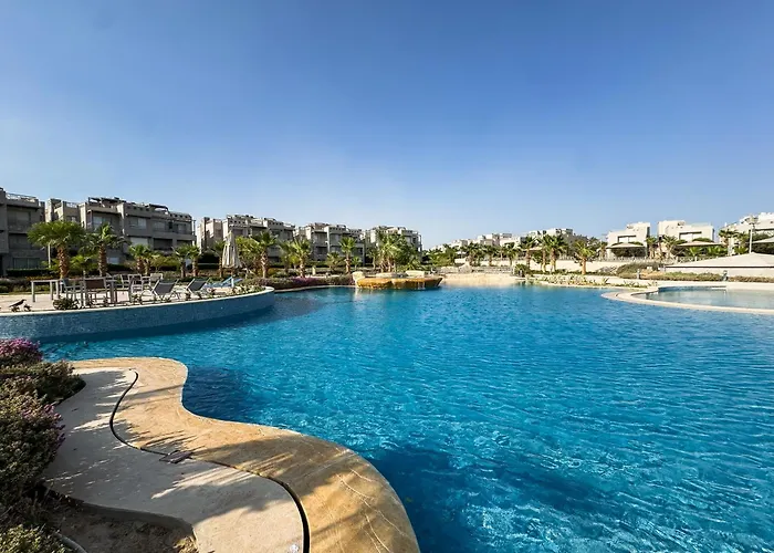 Lux 3brs Steps From Pool Ajn-Szuhna